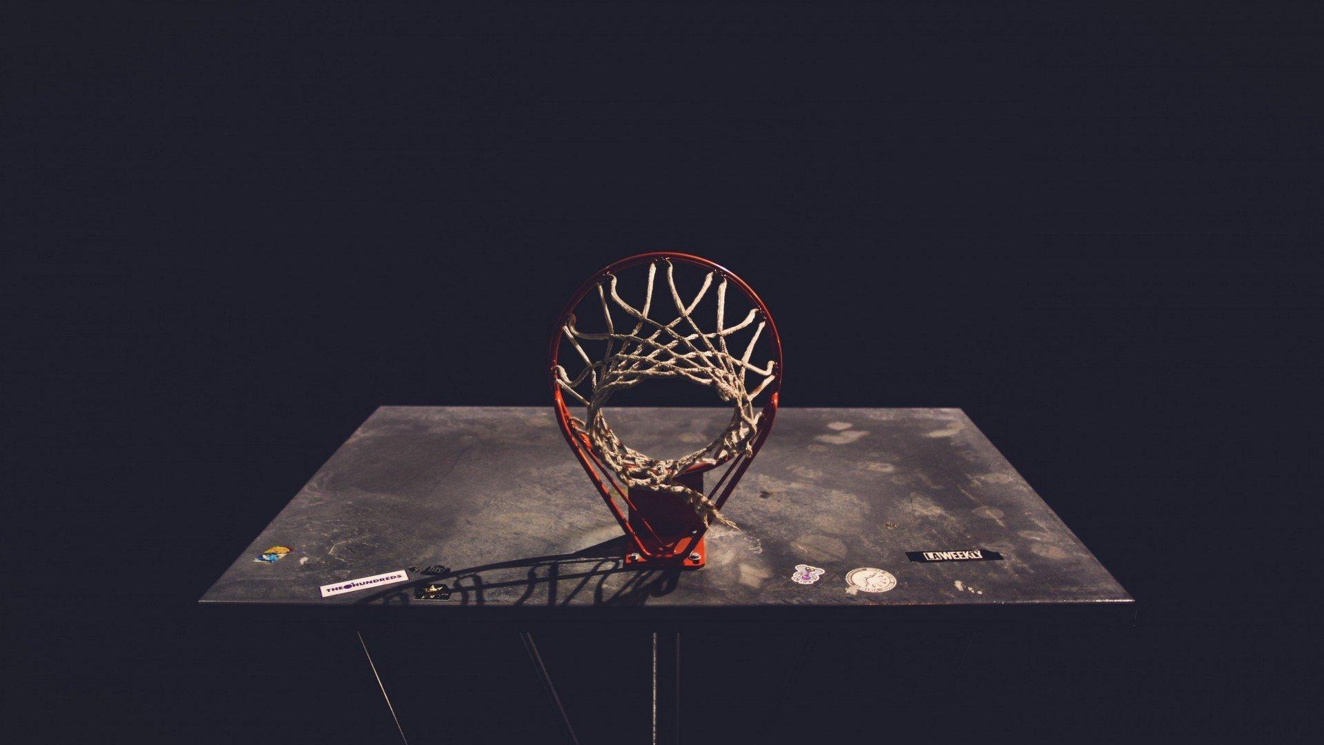 英球员工会要求彻查比利·维加之死 球迷联名呼吁拆除低级别联赛球场砖墙